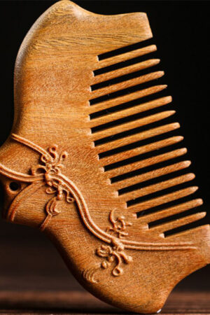 Green sandalwood comb with cheongsam design