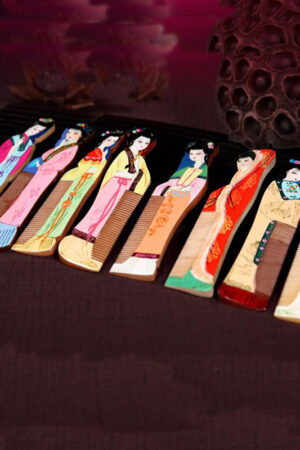 Wood Comb with the Women "Dream of the Red Chamber" Design the Cultural Characteristics of Chinese Style